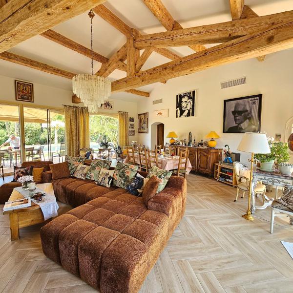 Le nouveau salon du la Villa ALizée à Saint-Tropez