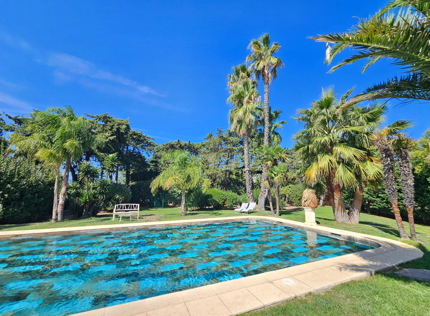 La piscine de location villa Alizée à Saint-Tropez