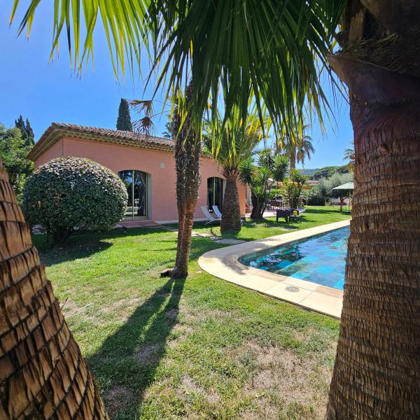 Côté jardin de la villa Alizée