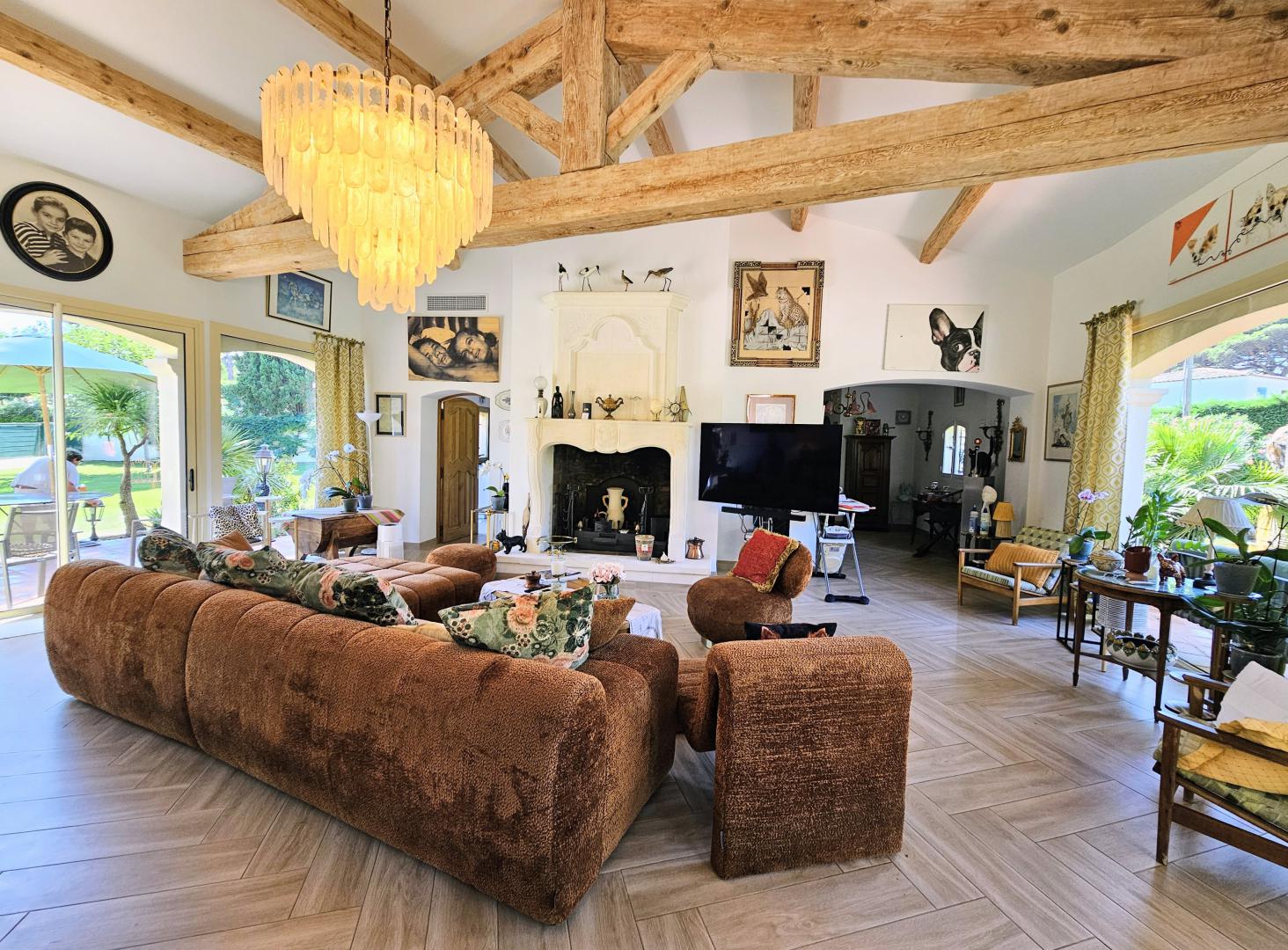 Le nouveau salon de la villa vous accueille pour des moments de détente